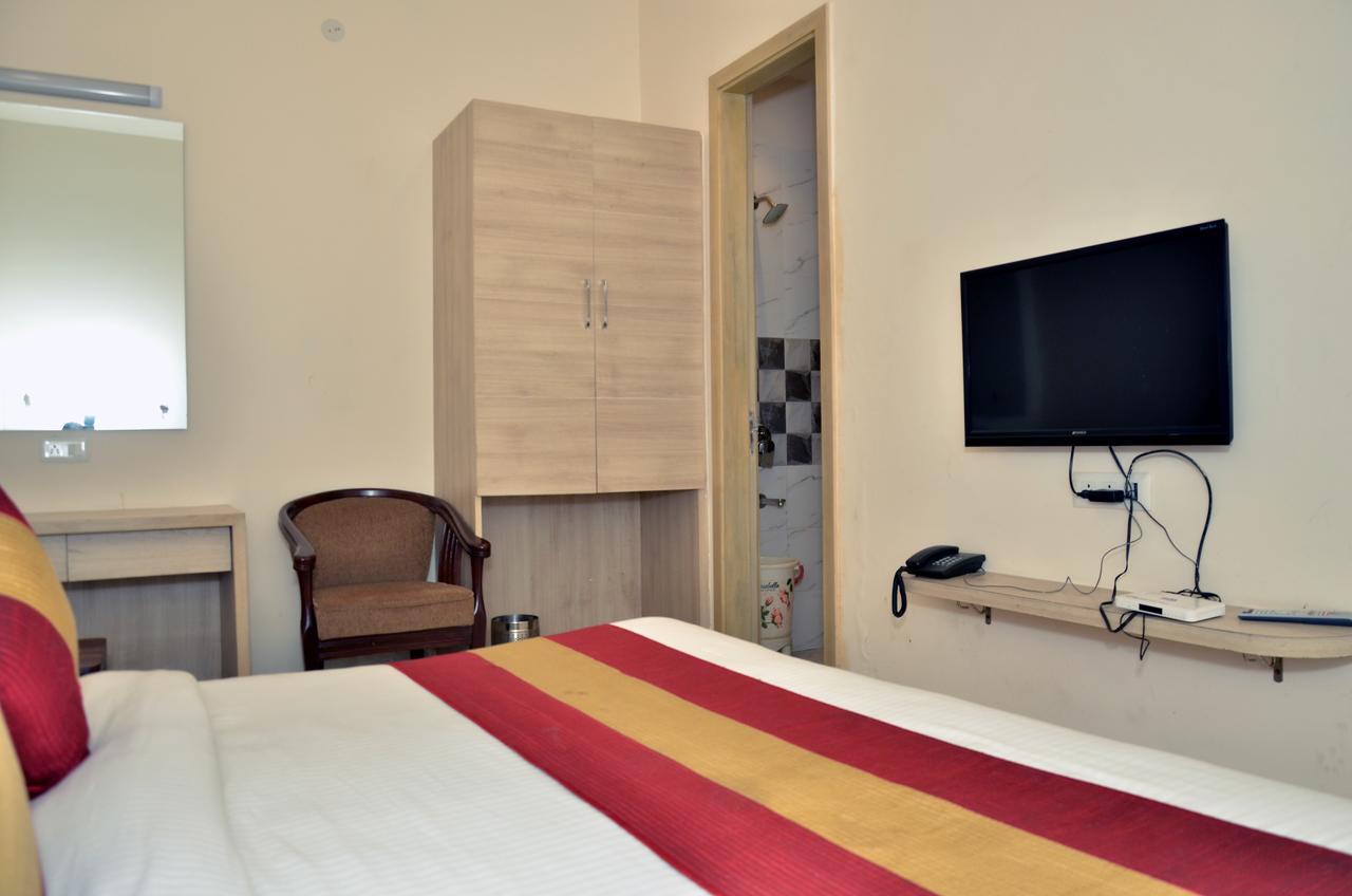Hotel Temple Inn Amritsar Esterno foto